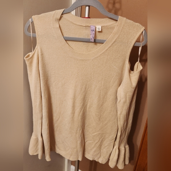 Alya Large Cold Shoulder Long Flaired Sleeve Sweater - Picture 3 of 10